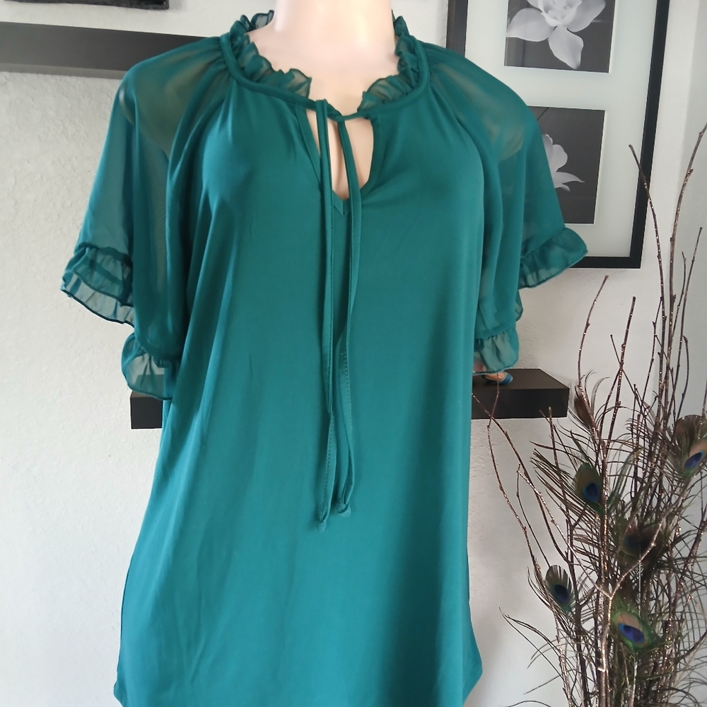 Elegant Green Ruffle Sleeve Blouse - Picture 4 of 10